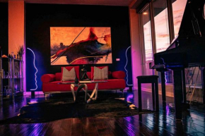 Downtown Dallas Art Penthouse Piano & Free Parking